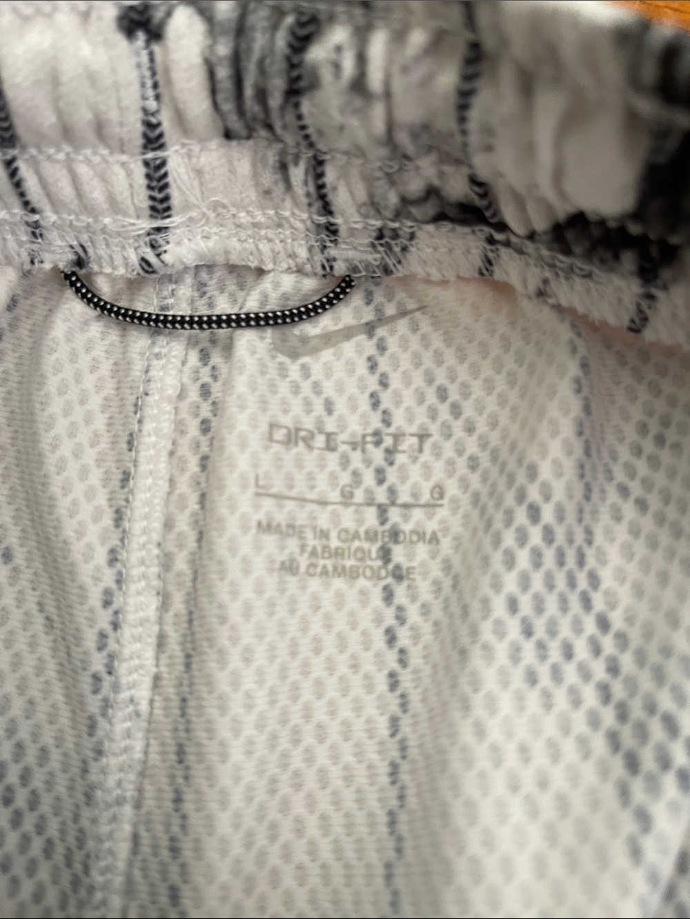 Nike Youth White Marble-Print Basketball Shorts - Picture 2 of 4
